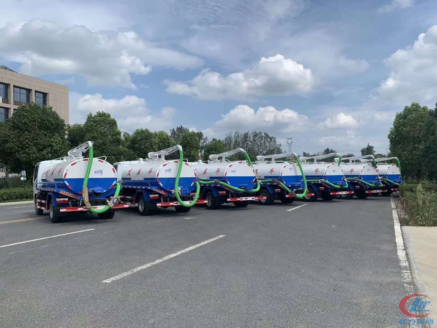 腾博会集团国六东风多利卡吸粪车批量发往内蒙古