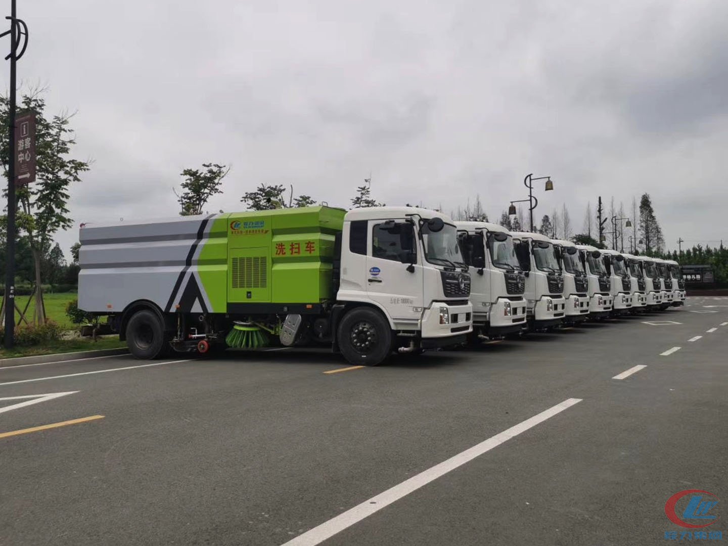 腾博会集团东风天锦洗扫车批量交车