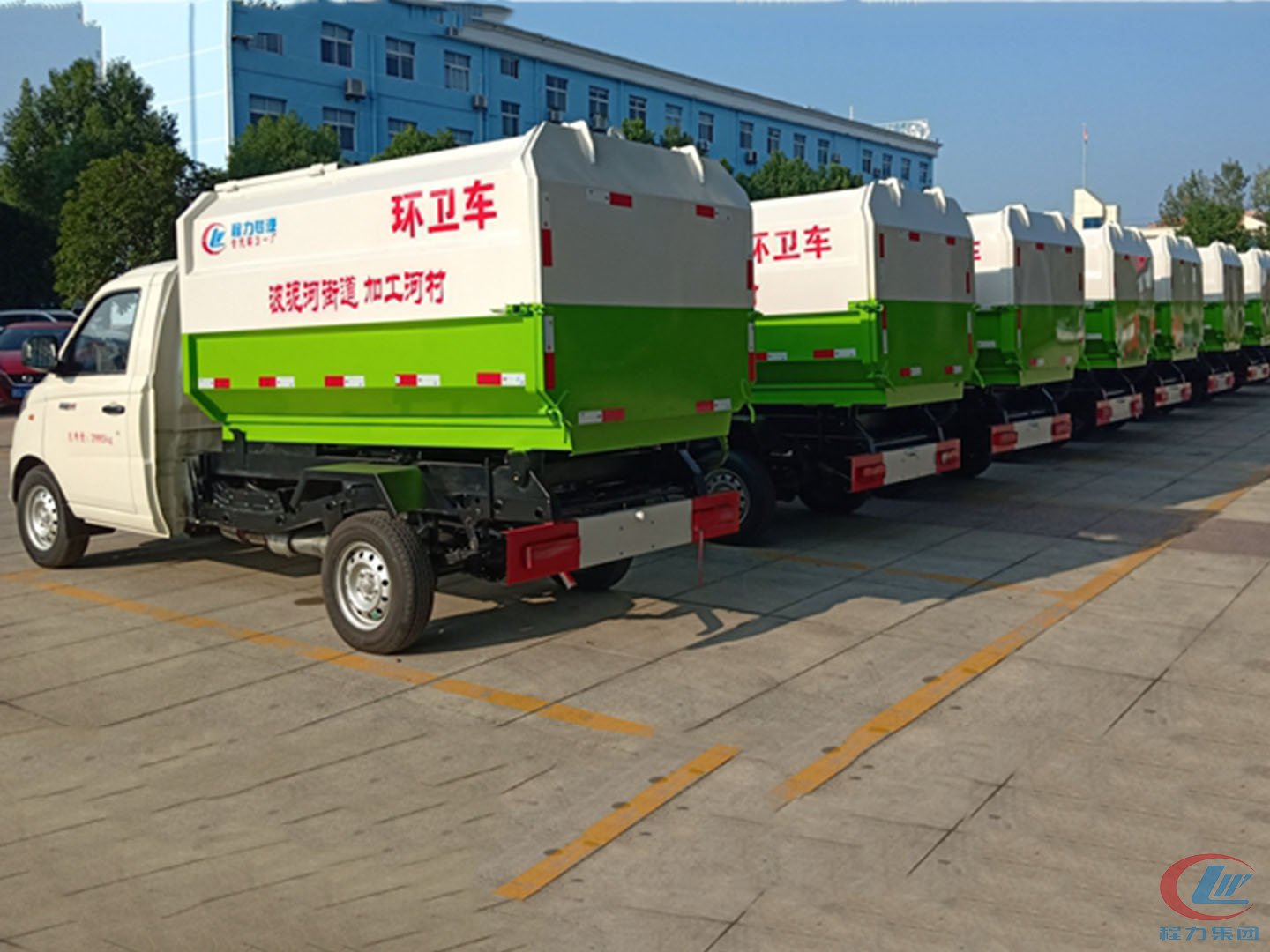 腾博会集团国六福田挂桶垃圾车批量发车
