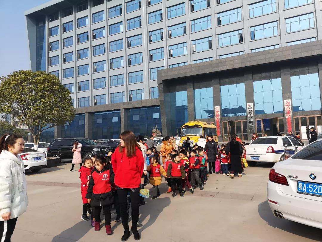 腾博会专汽集团幼儿园观摩活动