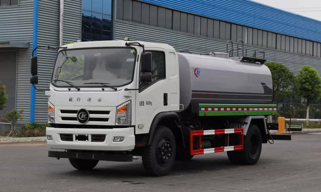 腾博会商用底盘洒水车