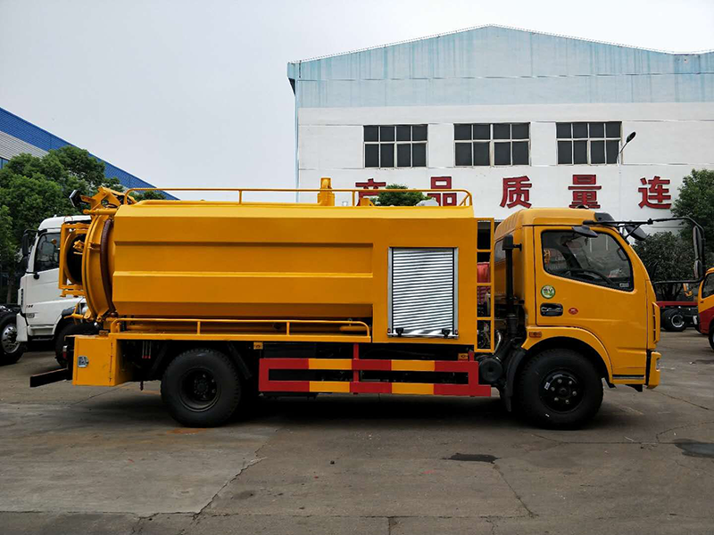 腾博会东风多利卡清洗吸污车
