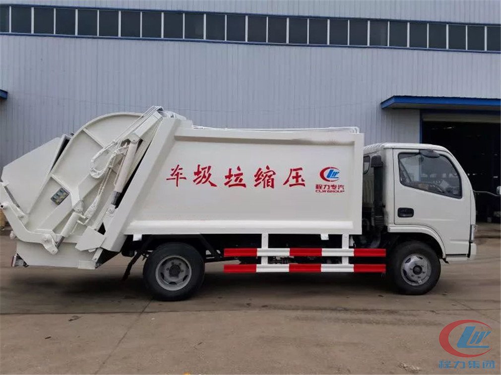腾博会威东风多利卡压缩式垃圾车