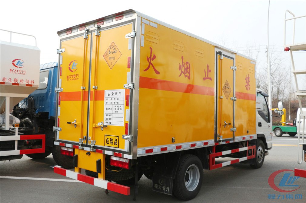 腾博会江淮帅铃爆破器材运输车侧面图