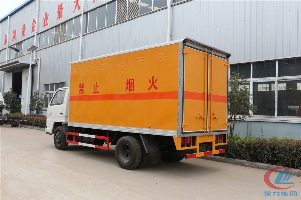 腾博会集团江铃JMC爆破器材运输车侧面图