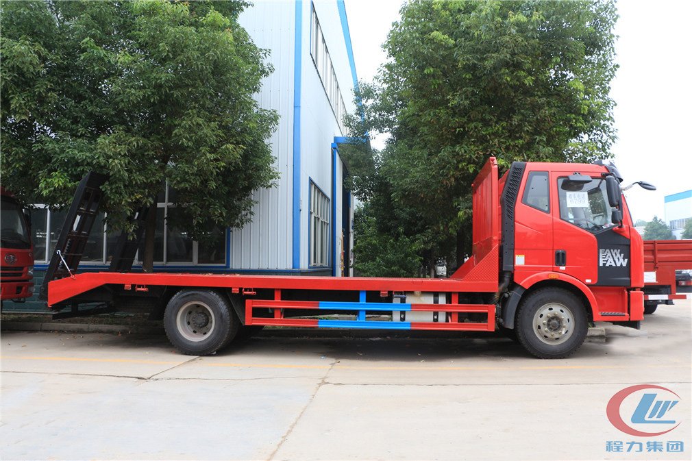腾博会集团解放J6L平板运输车侧面图