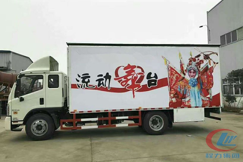 腾博会福田6米厢长舞台车侧面图