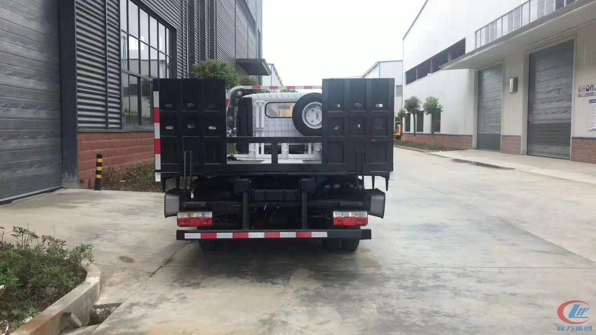 湖北腾博会东风凯普特一拖二清障车侧面图