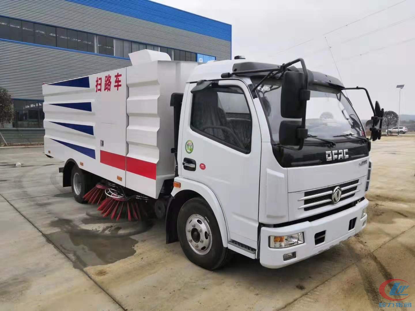 腾博会东风多利卡D7扫路车