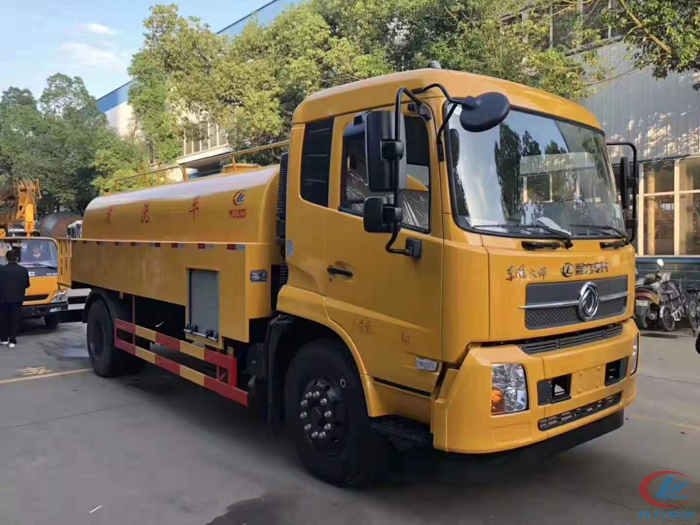 腾博会威牌东风天锦高压清洗管道疏通车