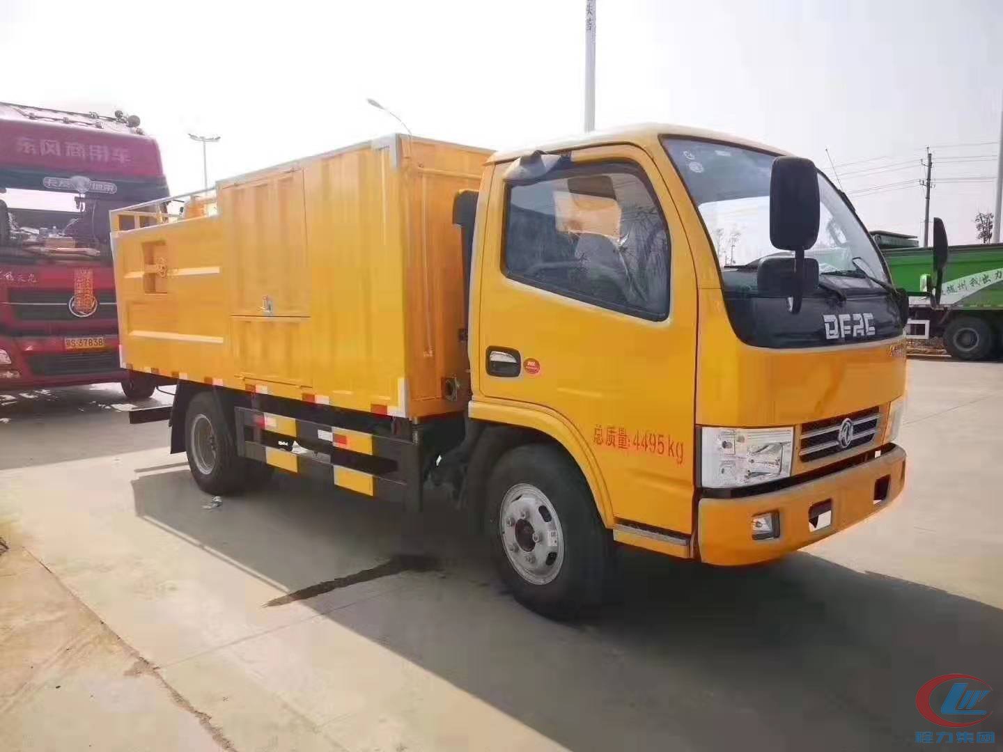 湖北腾博会东风多利卡污水处理车