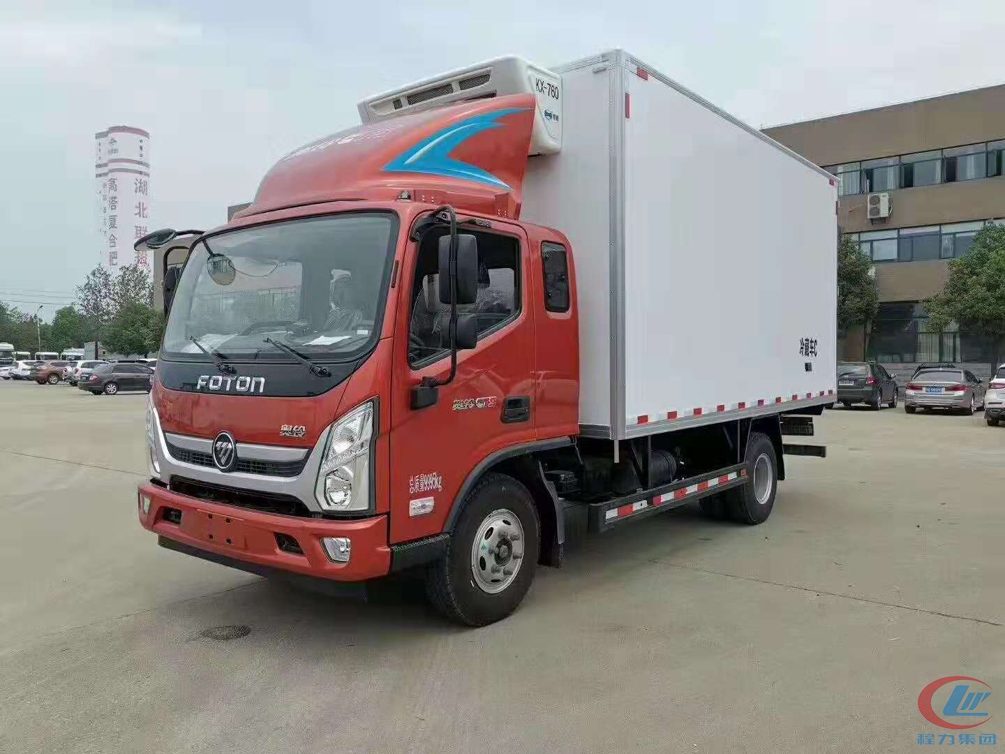 腾博会福田奥铃冷藏车（厢长6米）侧面图