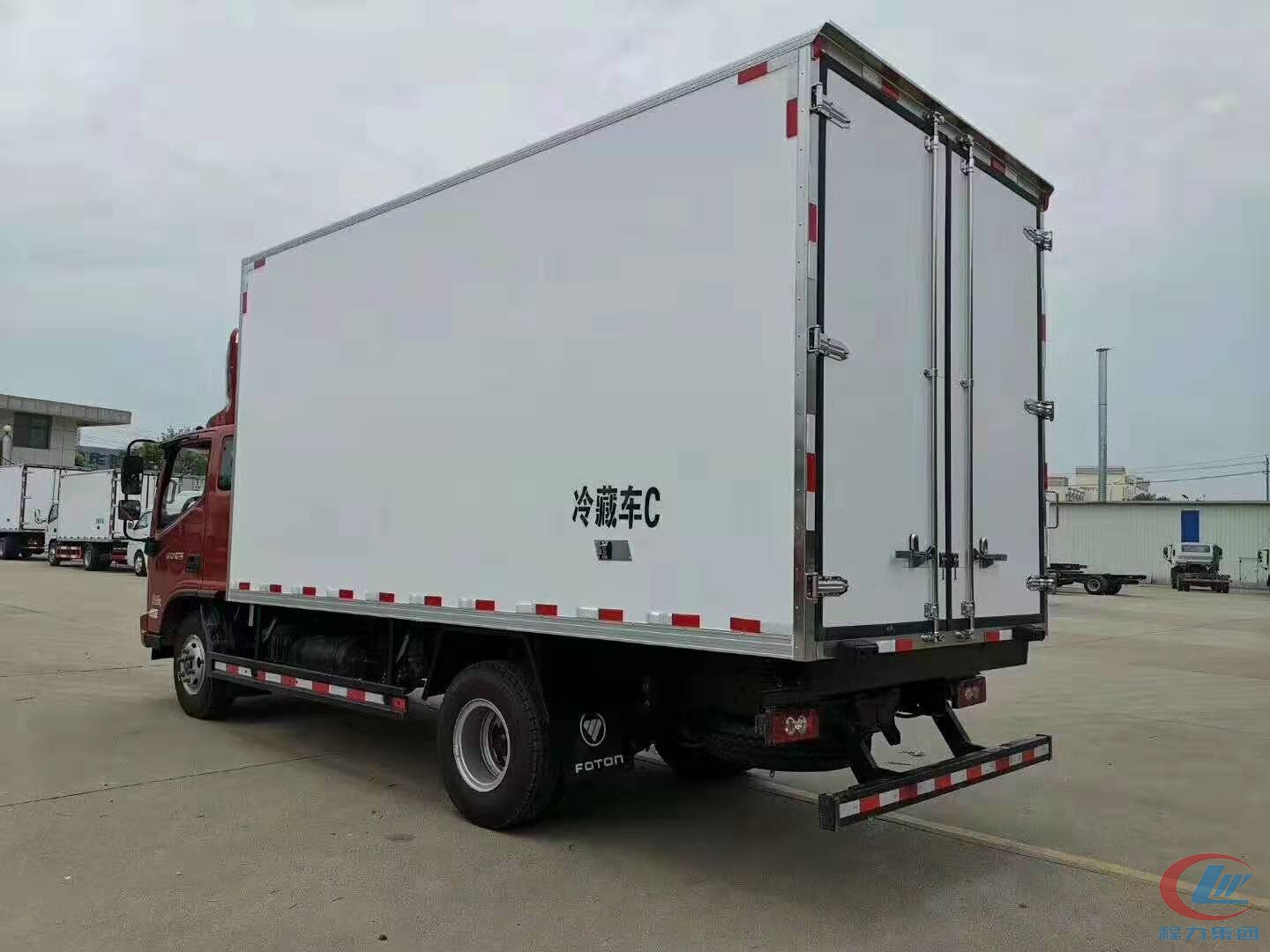腾博会福田奥铃冷藏车（厢长6米）侧面图