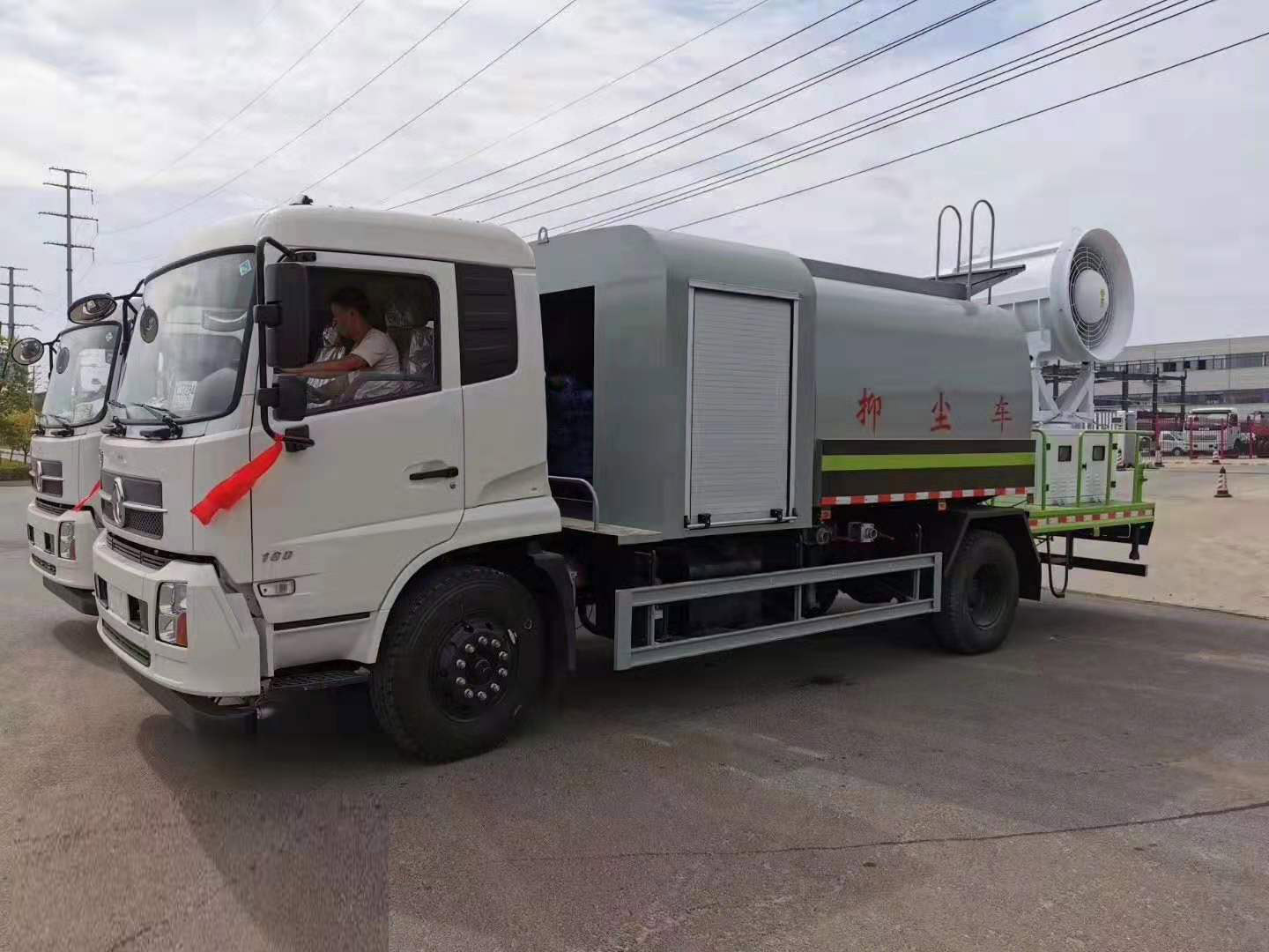 腾博会威牌东风天锦多功能抑尘车