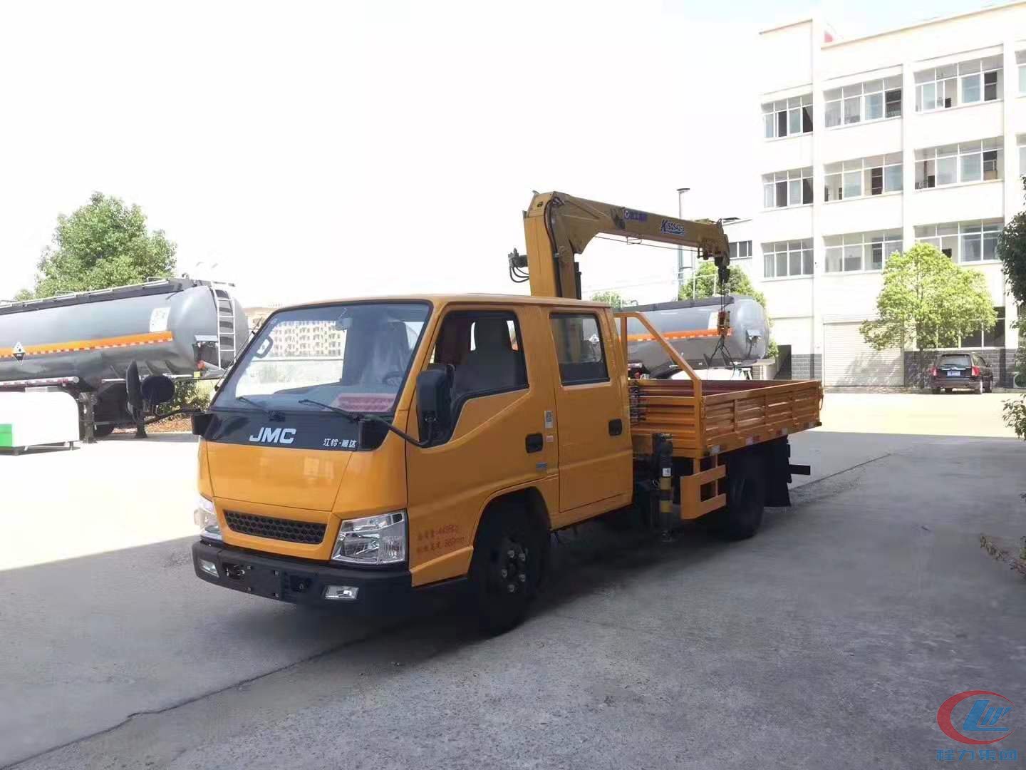 湖北腾博会江铃蓝牌2吨随车吊高清图