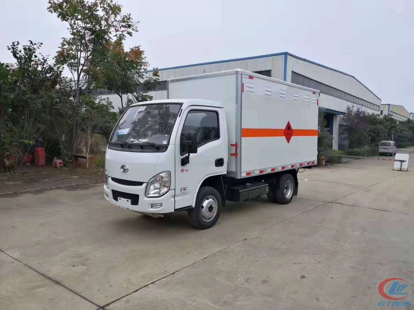 腾博会集团跃进小福星易燃气体厢式运输车正面图