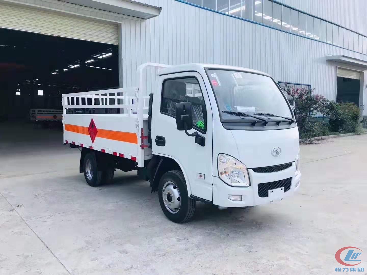 腾博会汽车集团跃进仓栏式气瓶运输车蓝牌
