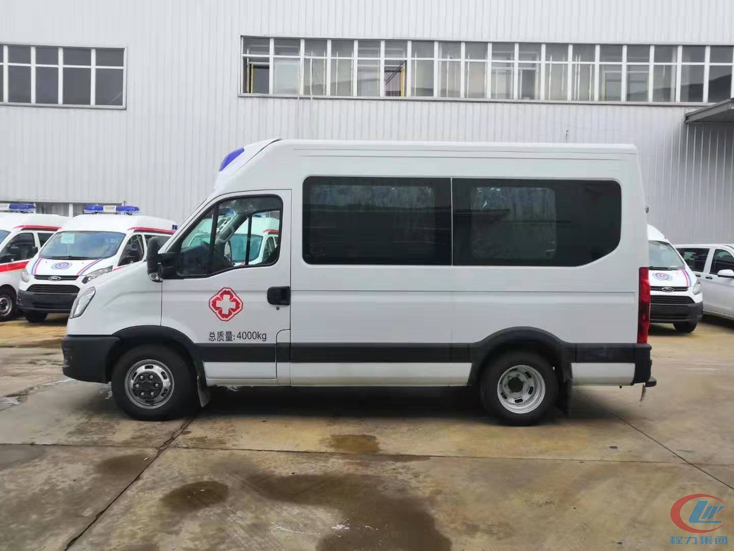 腾博会依维柯救护车宝迪A32救护车背面图