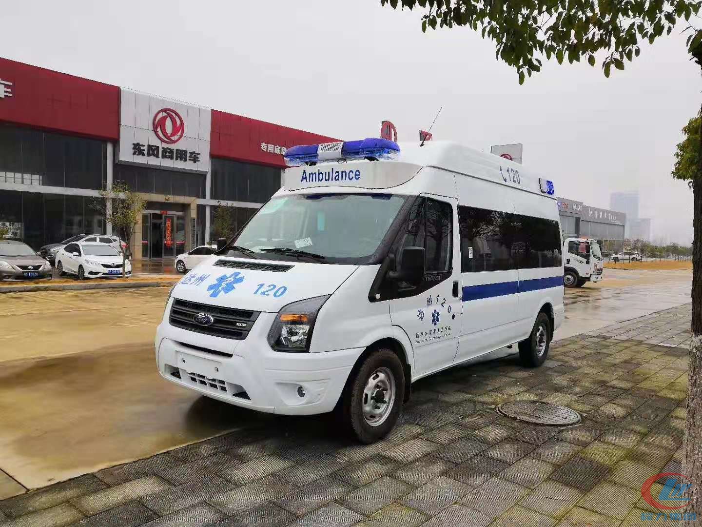 湖北腾博会福特V348高顶监护型救护车侧面图