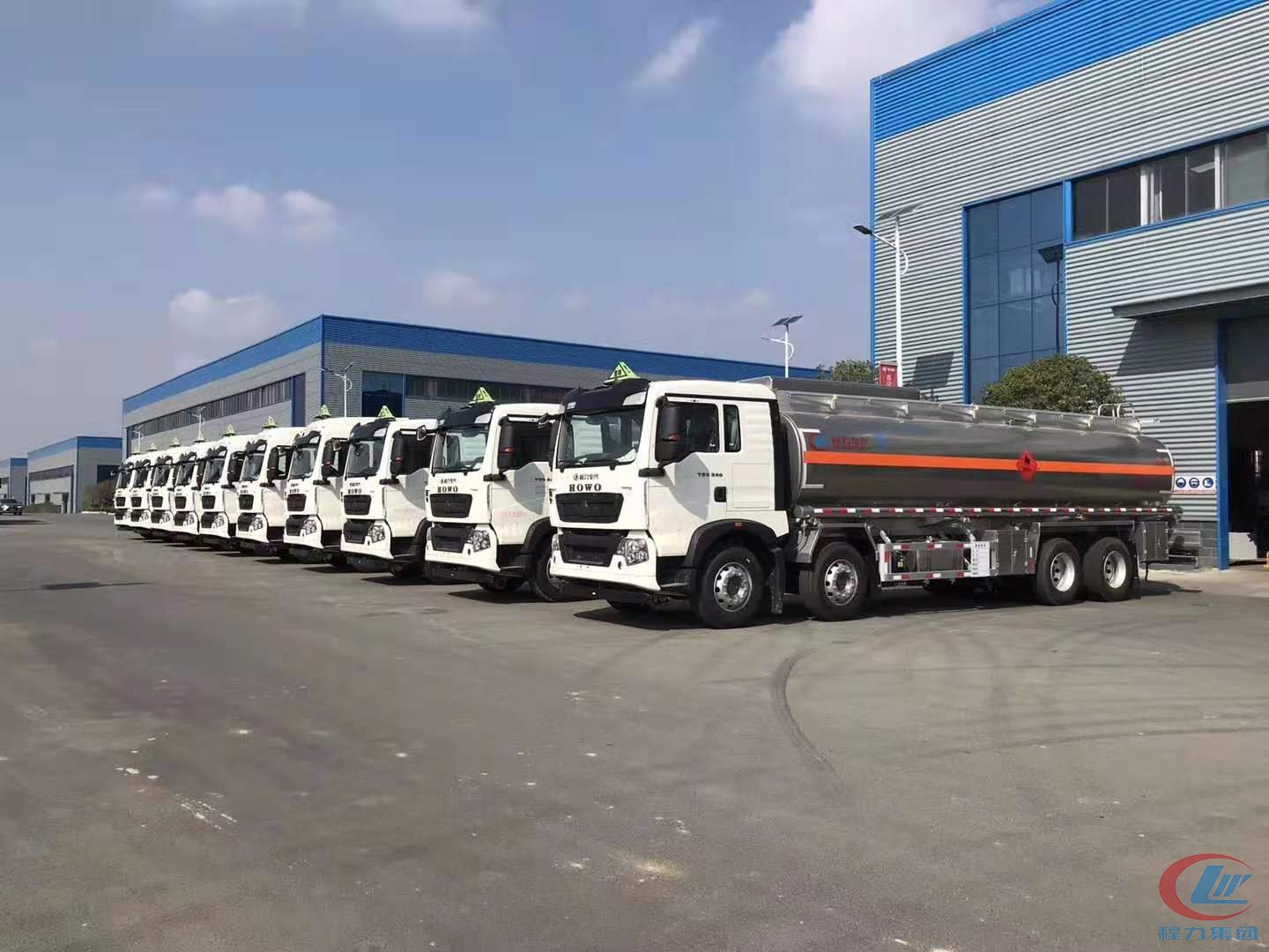 腾博会铝合金油罐车