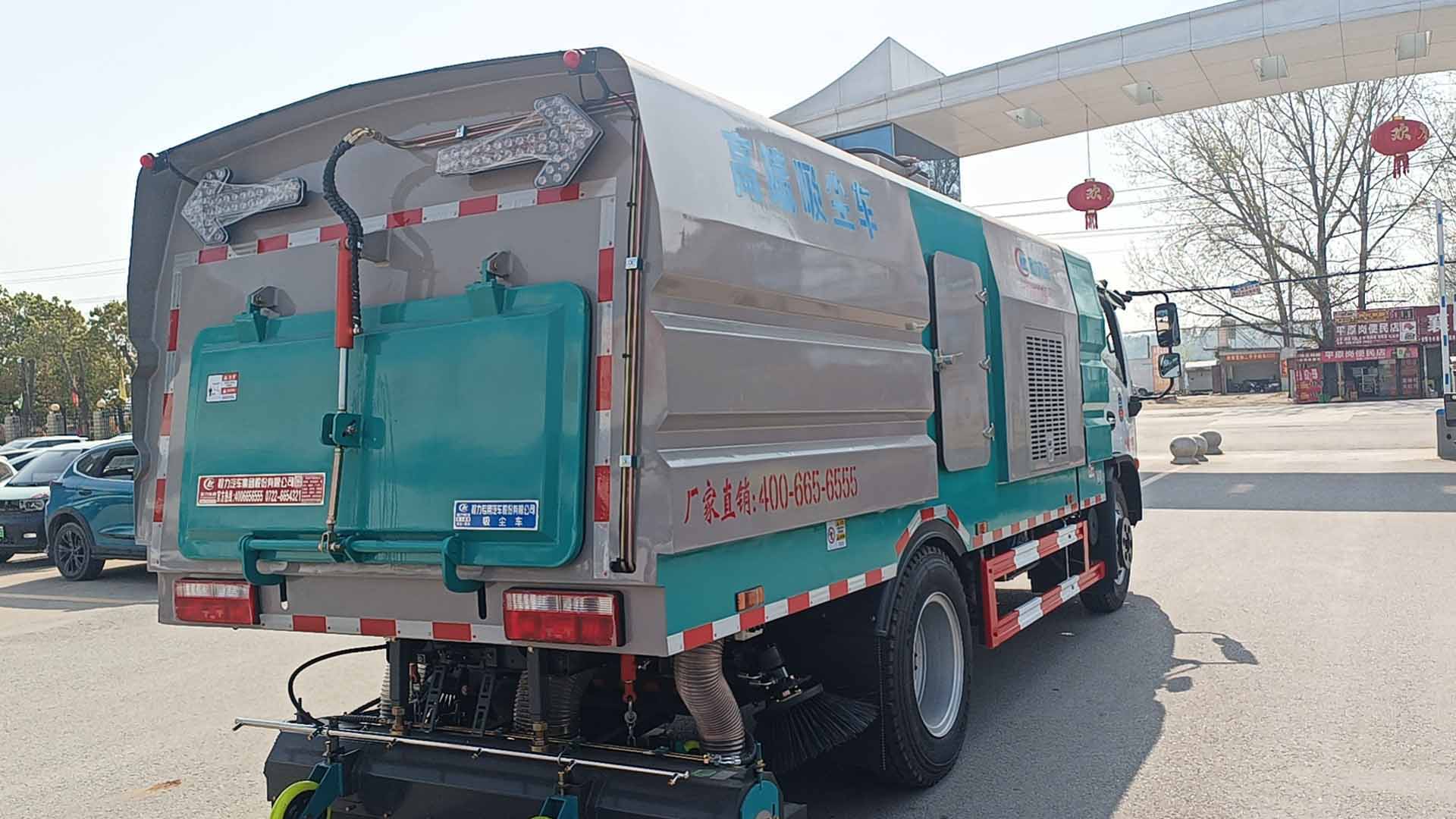 腾博会吸尘车厂家直销，东风大福瑞卡高端吸尘车