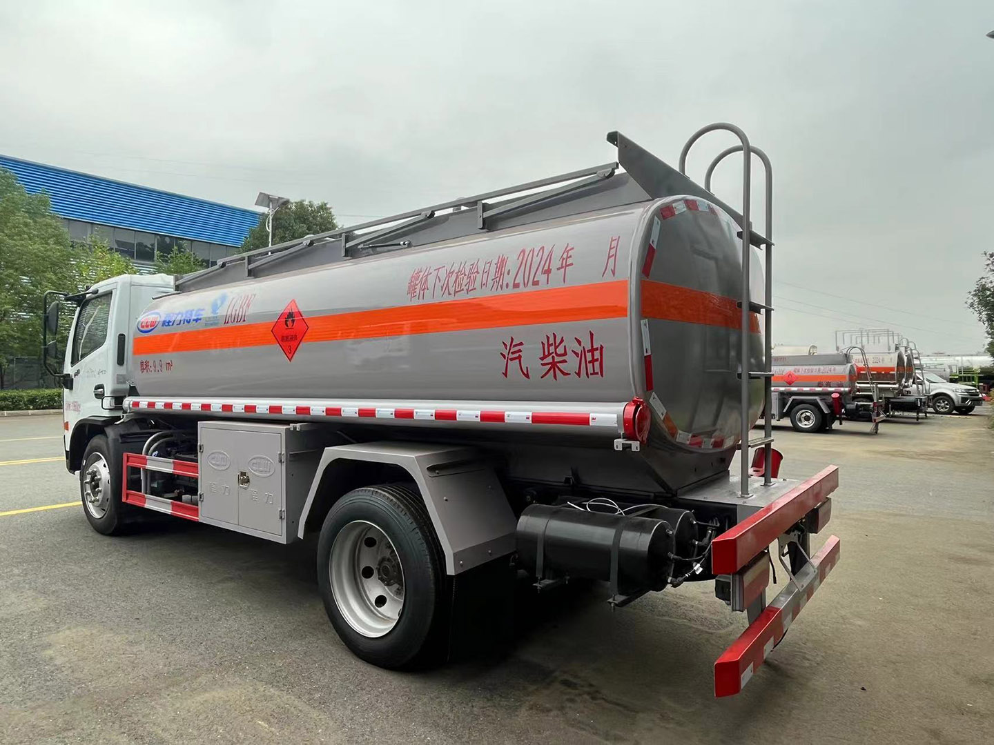 腾博会集团国六东风10立方运油车/加油车