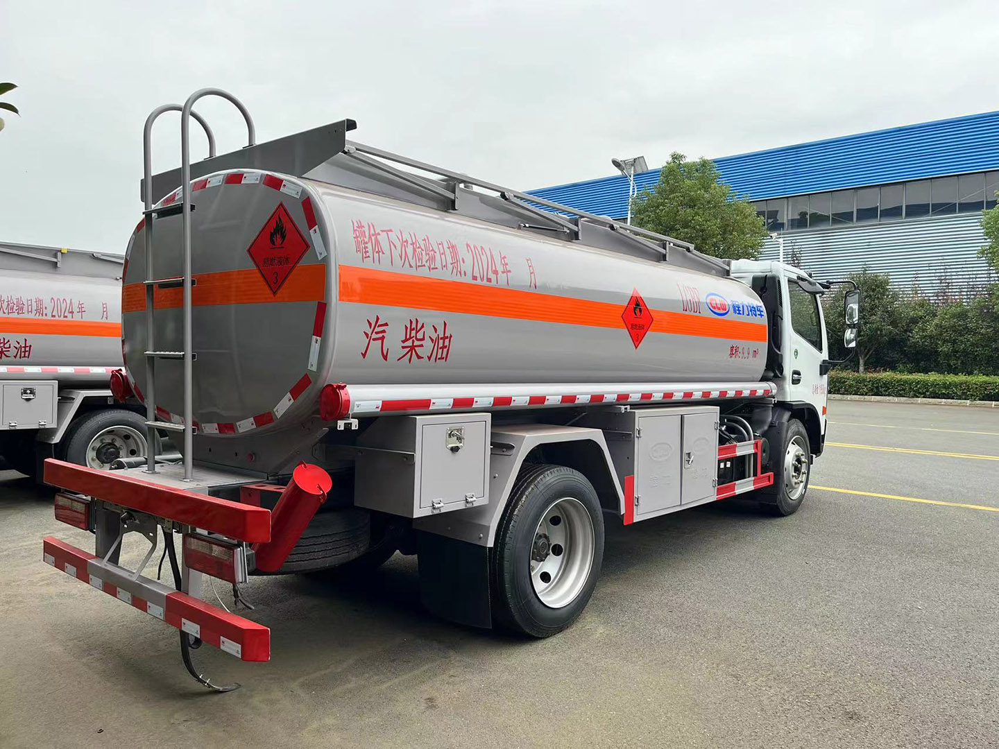 国六腾博会东风10立方油罐车/加油车