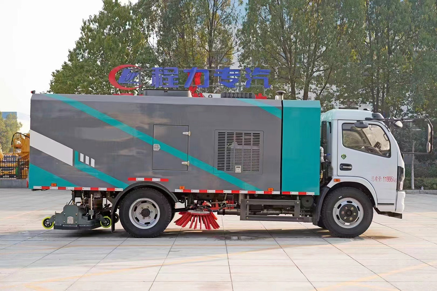 腾博会东风福瑞卡第三代干湿两用吸尘车