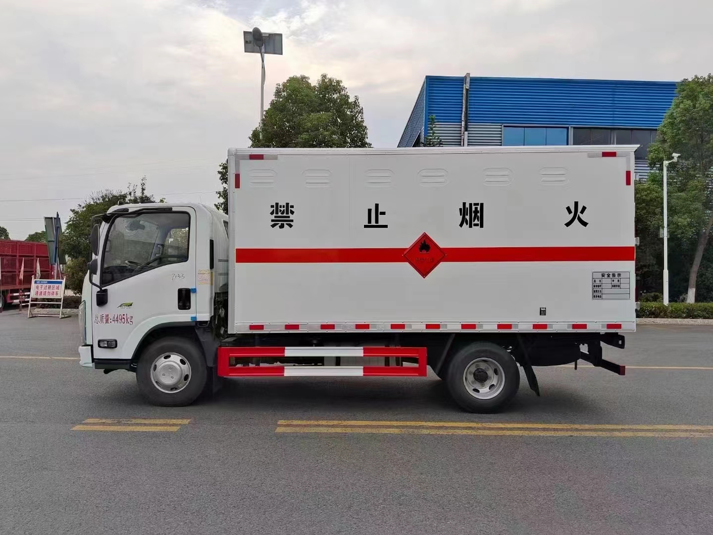 腾博会集团专用车系列五十铃爆破器材运输车